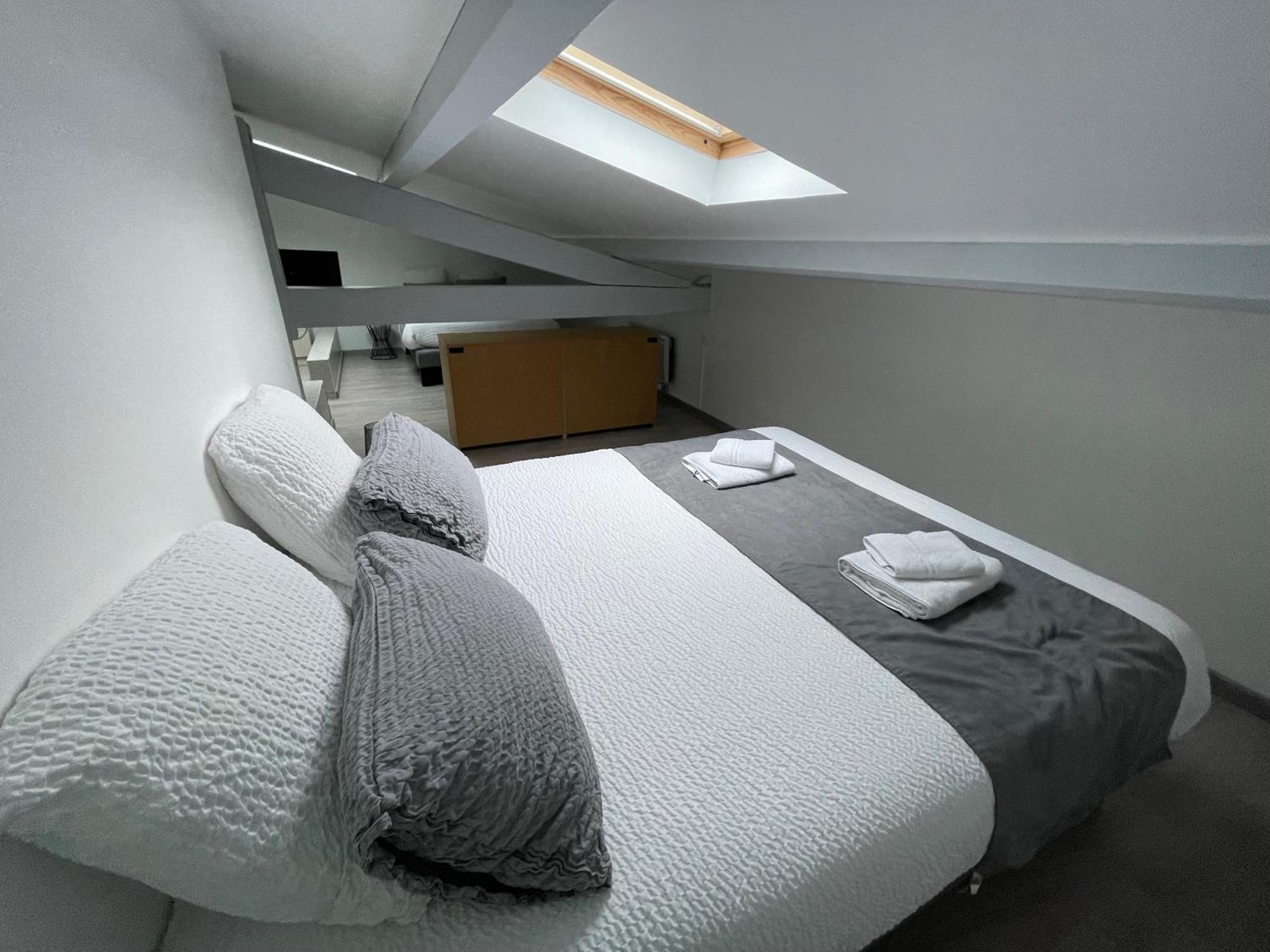 Paris Madrid Hotel 2*